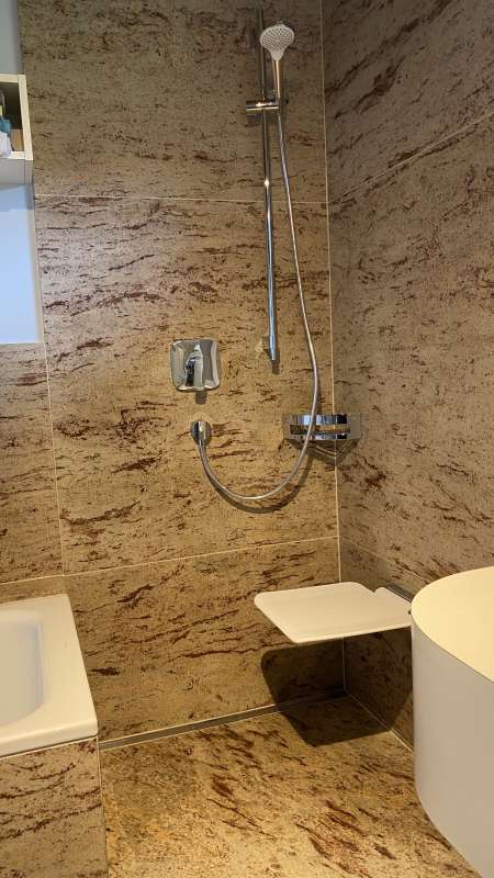 Bell Installationen - Modernisiertes Badezimmer mit Duschbad